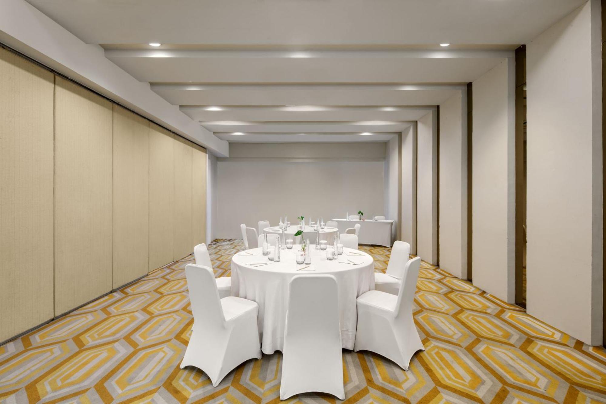 Santika Bsd City-serpong Hotel 3*
